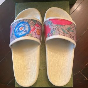 Gucci Floral slides. Size 8/38 worn twice